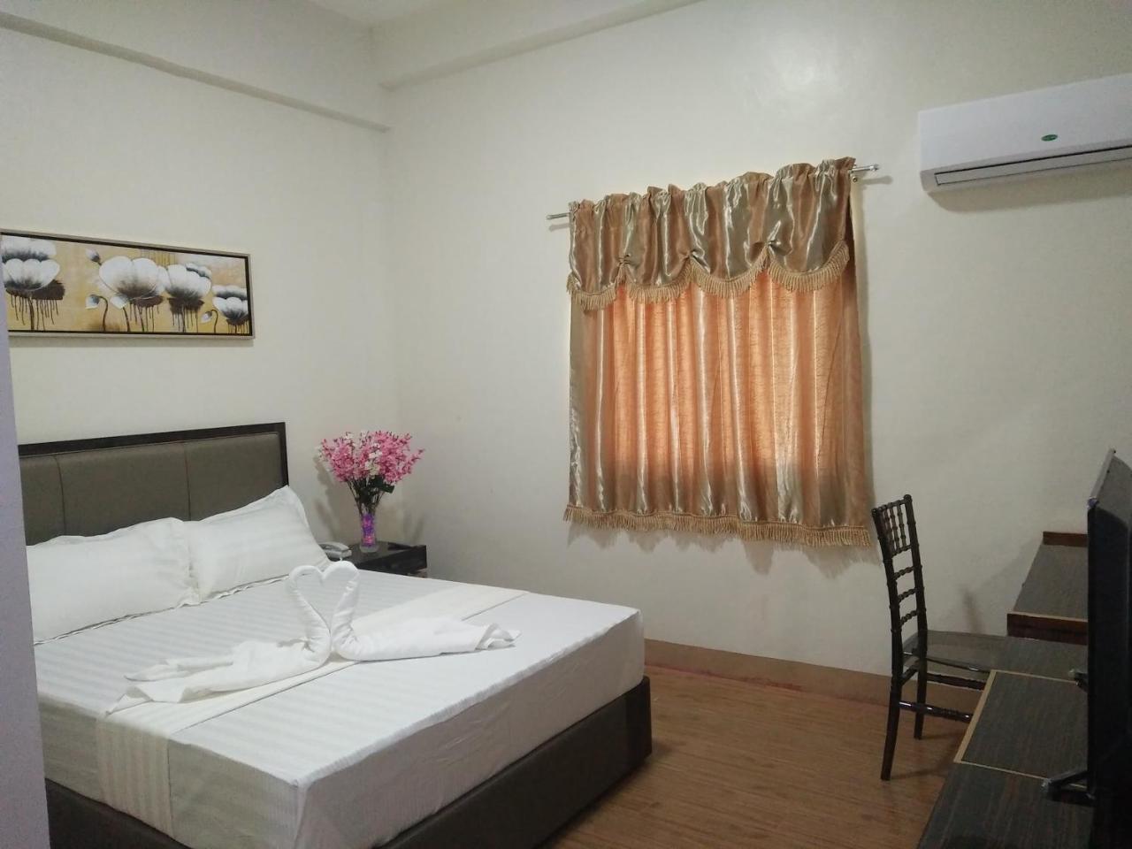 Meaco Royal Hotel - Batangas City Bagian luar foto