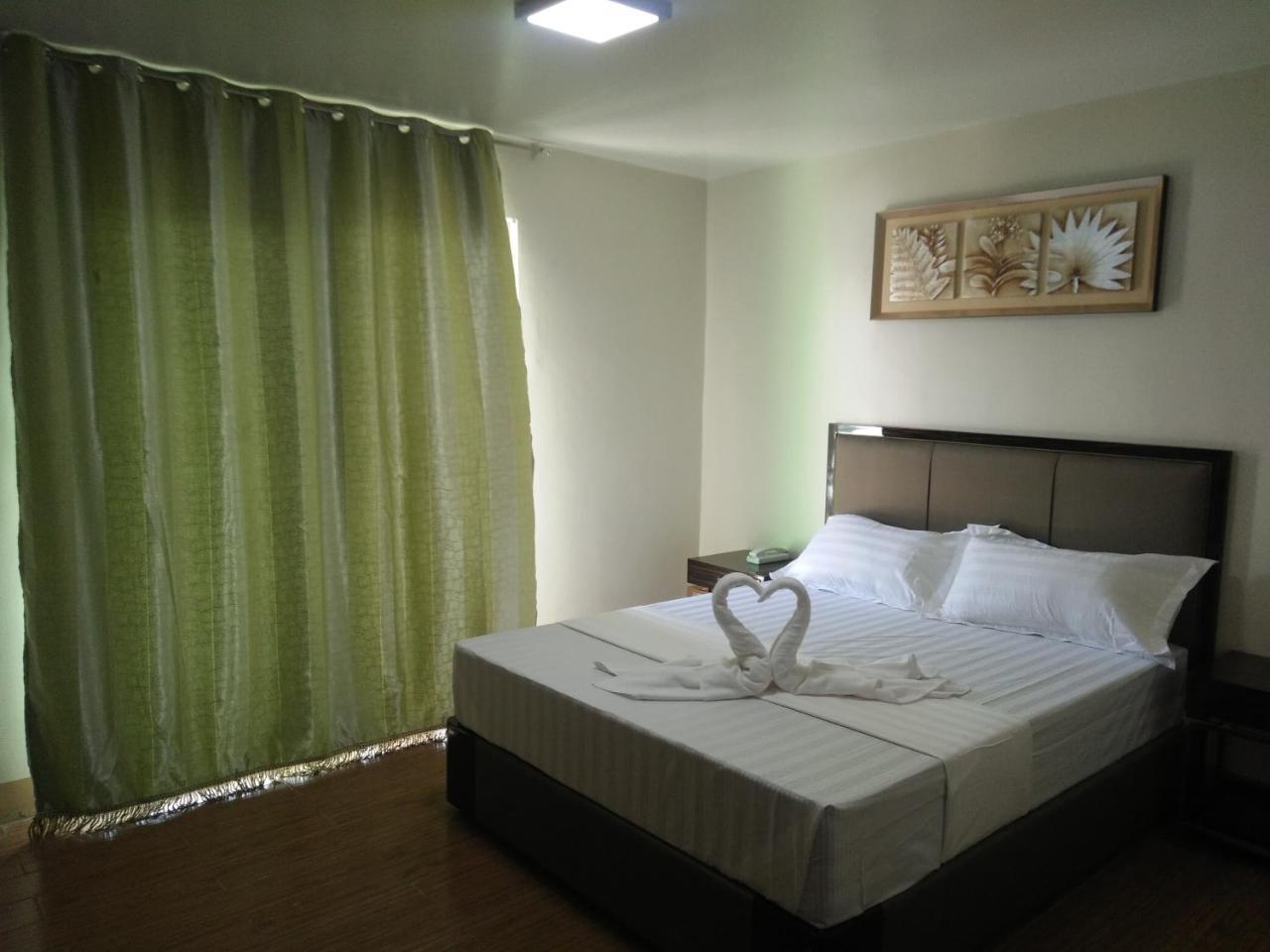 Meaco Royal Hotel - Batangas City Bagian luar foto