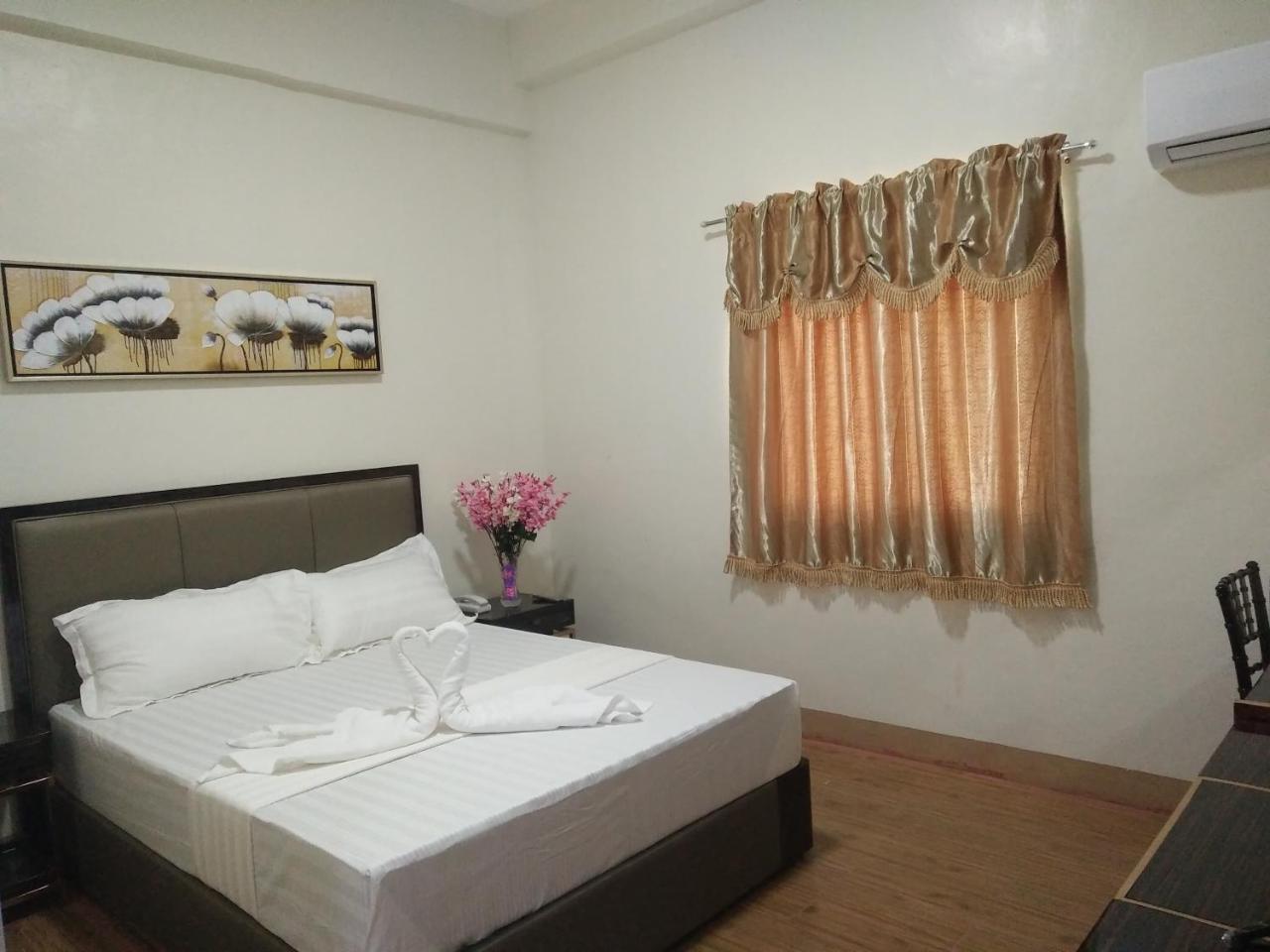 Meaco Royal Hotel - Batangas City Bagian luar foto