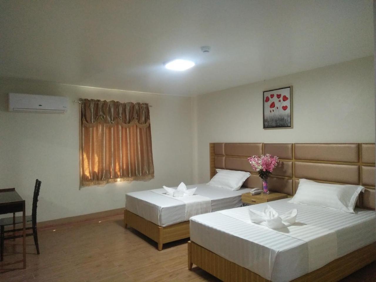 Meaco Royal Hotel - Batangas City Bagian luar foto