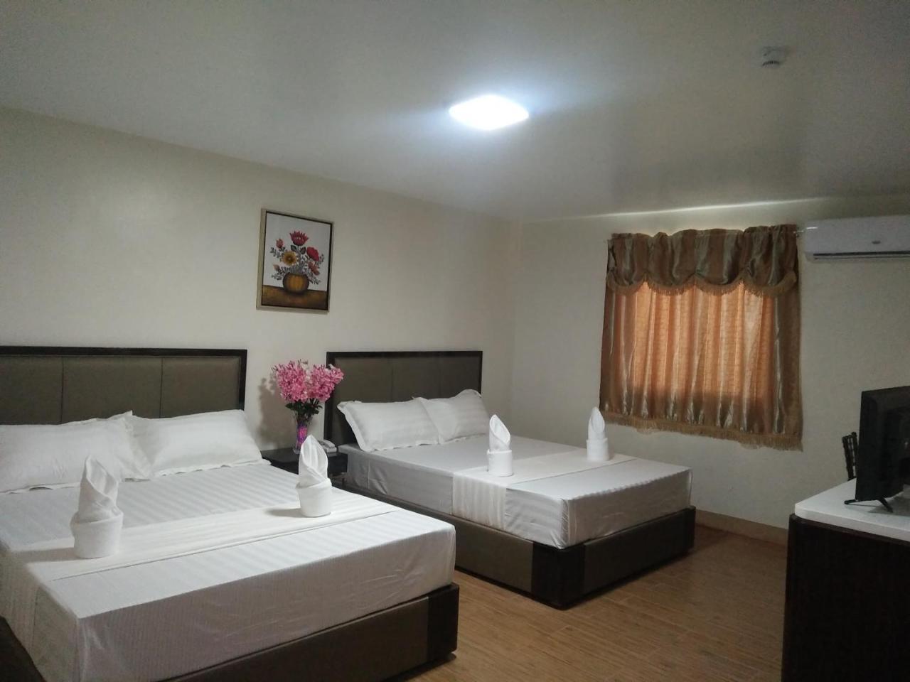 Meaco Royal Hotel - Batangas City Bagian luar foto