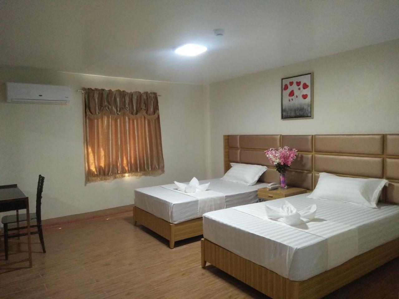 Meaco Royal Hotel - Batangas City Bagian luar foto