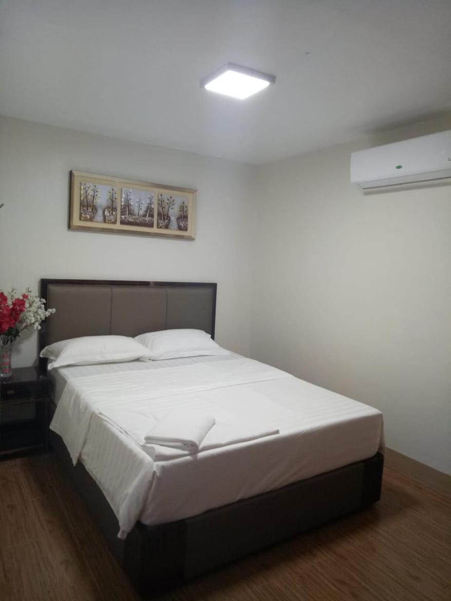 Meaco Royal Hotel - Batangas City Bagian luar foto