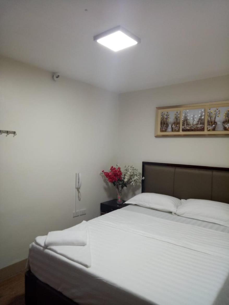 Meaco Royal Hotel - Batangas City Bagian luar foto