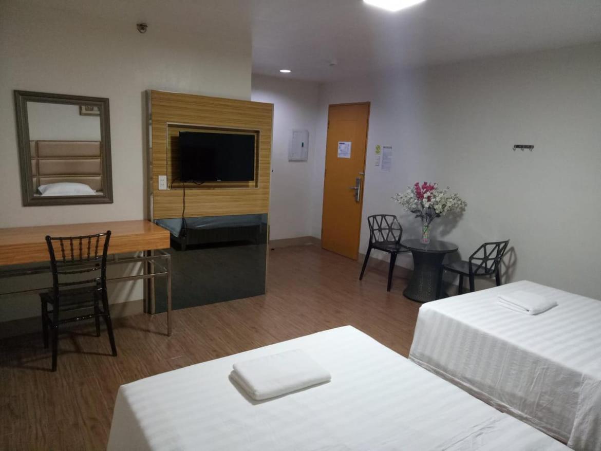 Meaco Royal Hotel - Batangas City Bagian luar foto