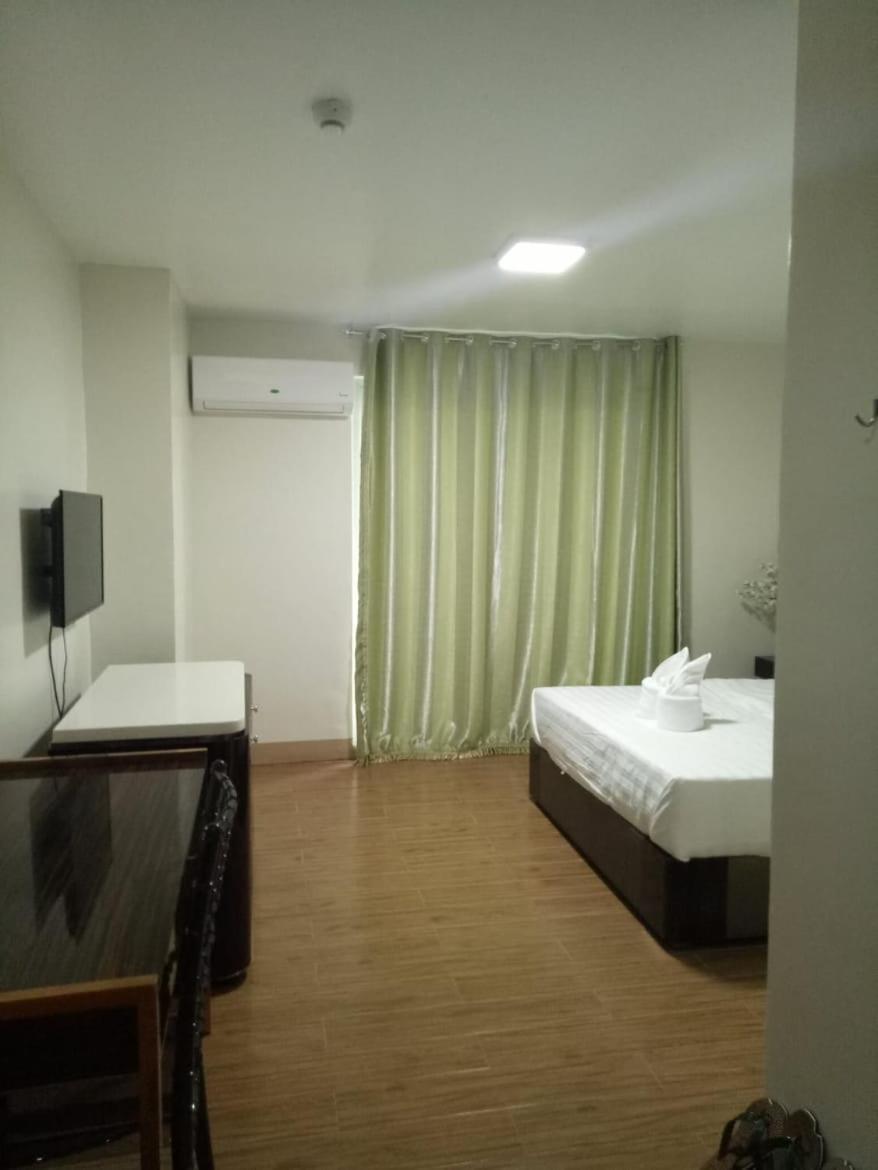 Meaco Royal Hotel - Batangas City Bagian luar foto