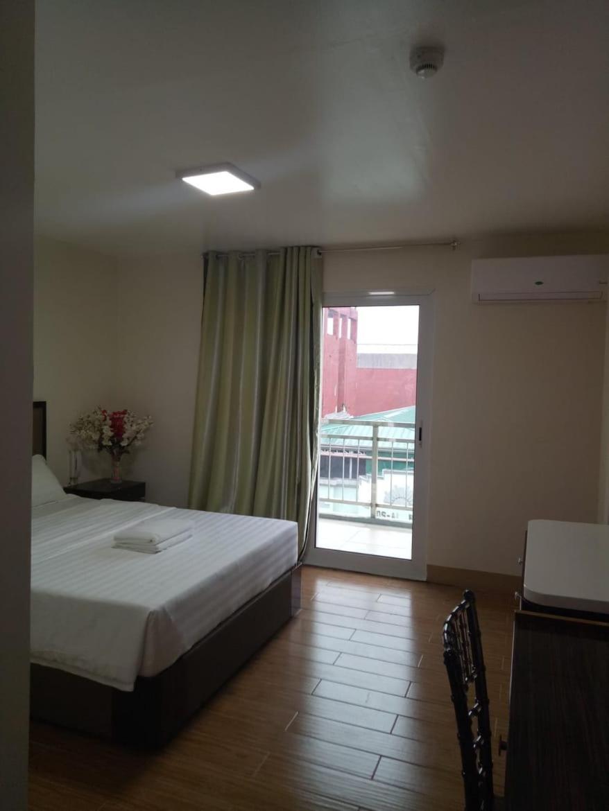 Meaco Royal Hotel - Batangas City Bagian luar foto