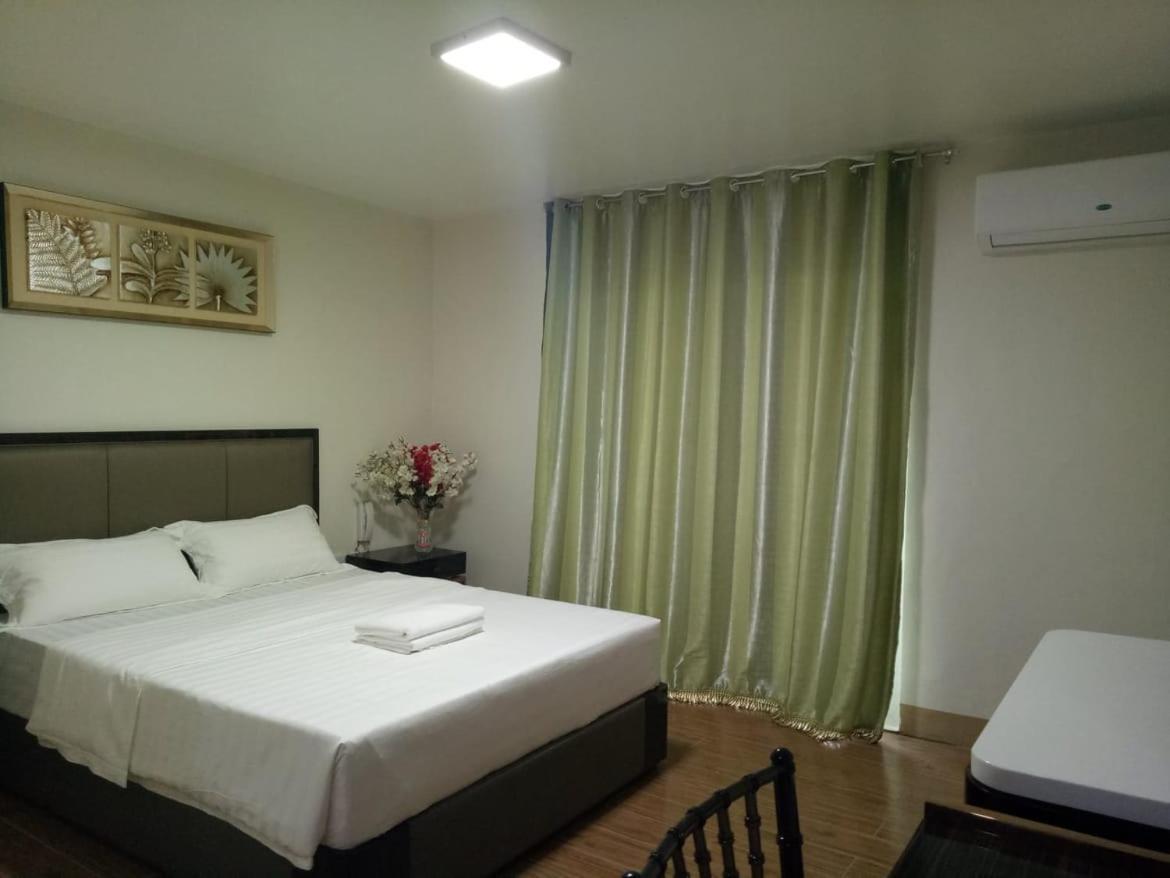 Meaco Royal Hotel - Batangas City Bagian luar foto