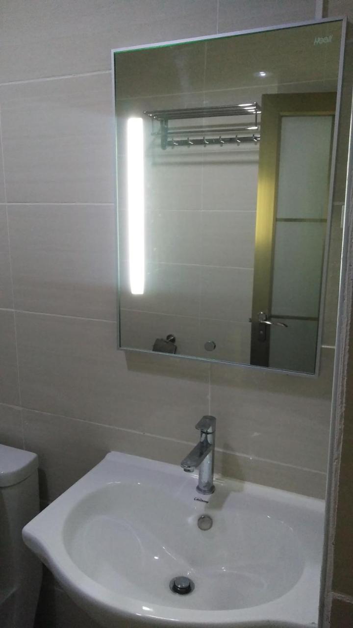 Meaco Royal Hotel - Batangas City Bagian luar foto