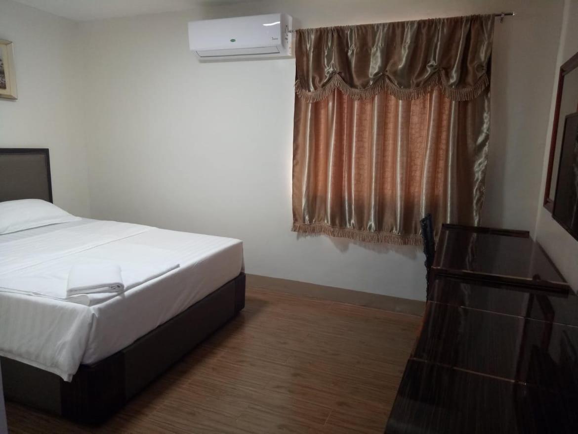 Meaco Royal Hotel - Batangas City Bagian luar foto