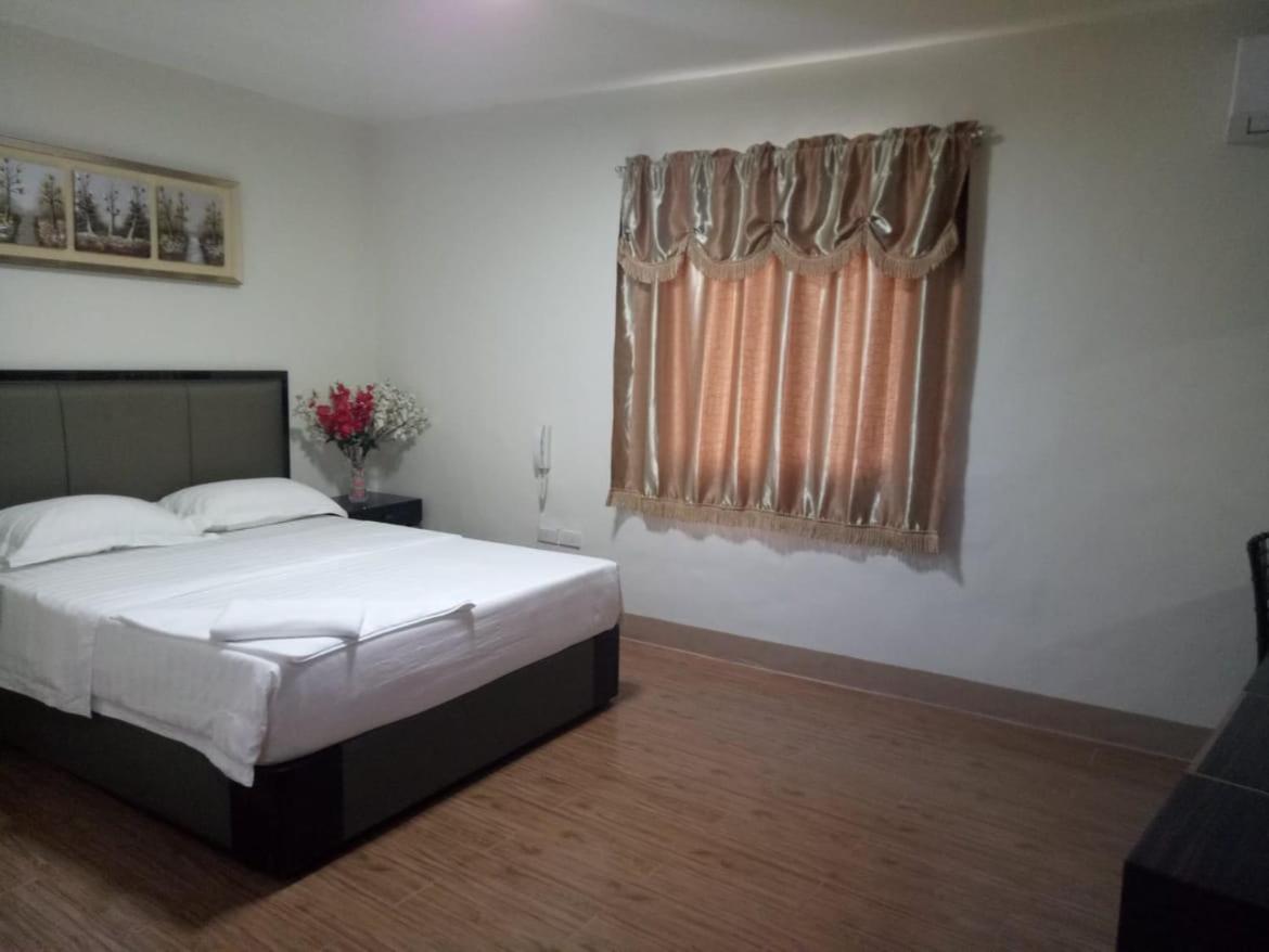 Meaco Royal Hotel - Batangas City Bagian luar foto