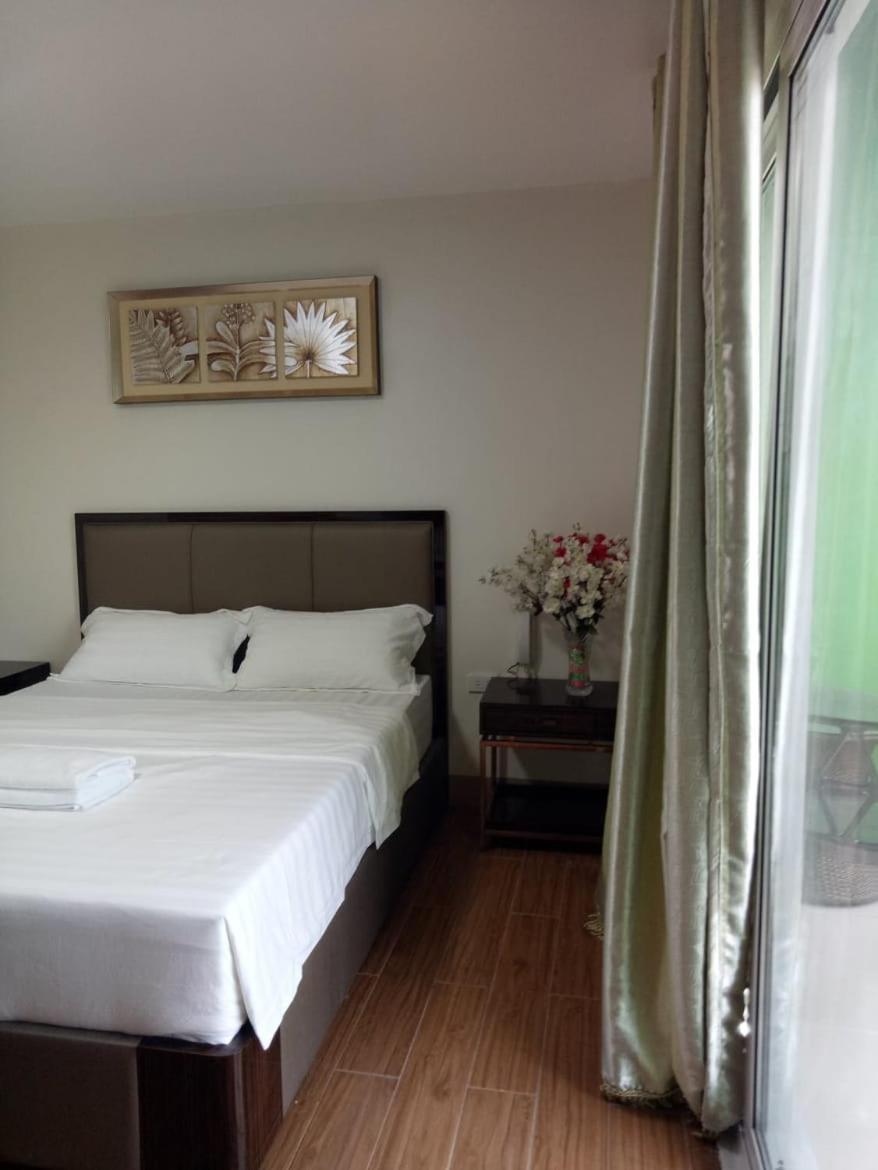 Meaco Royal Hotel - Batangas City Bagian luar foto