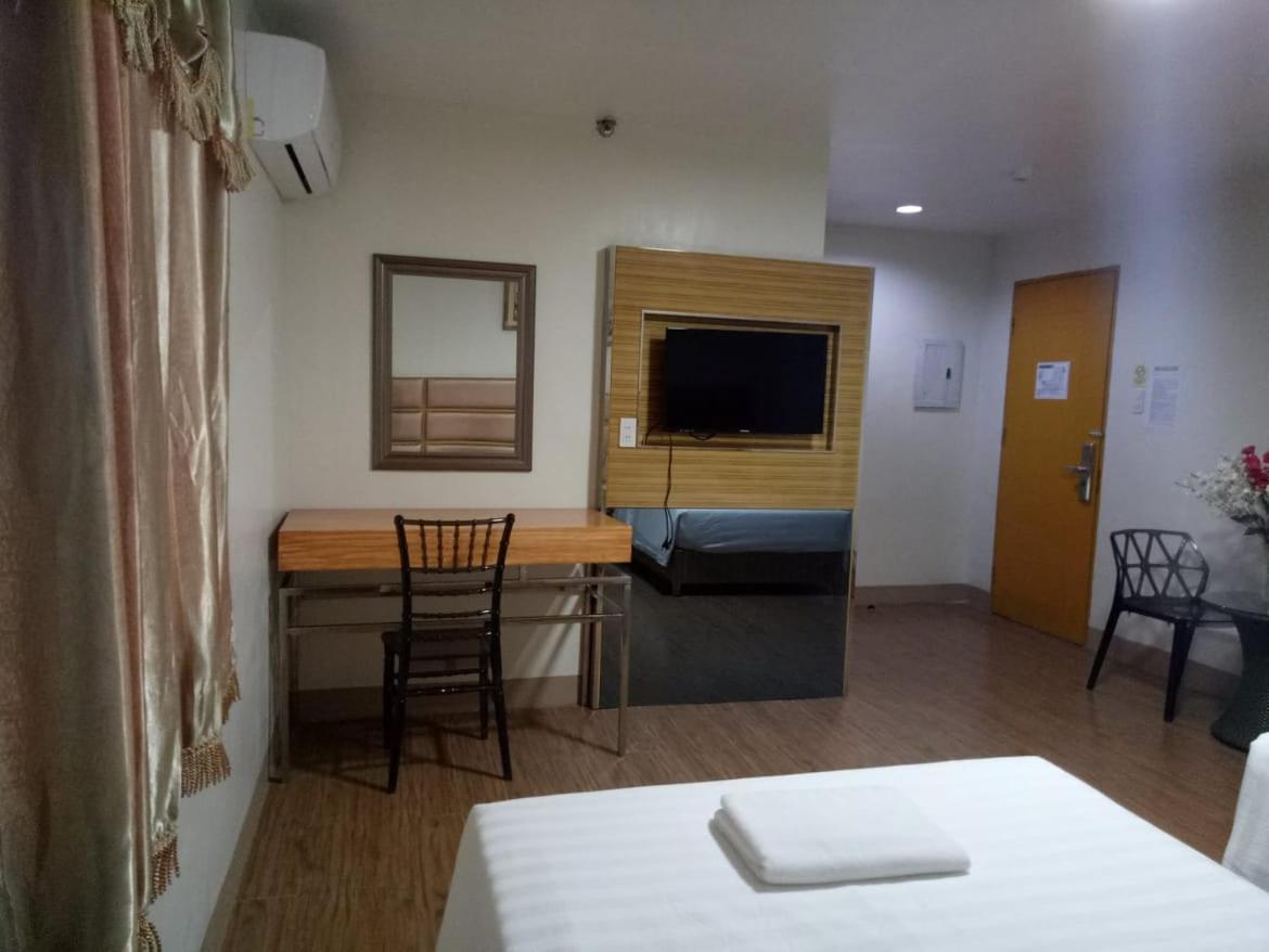 Meaco Royal Hotel - Batangas City Bagian luar foto