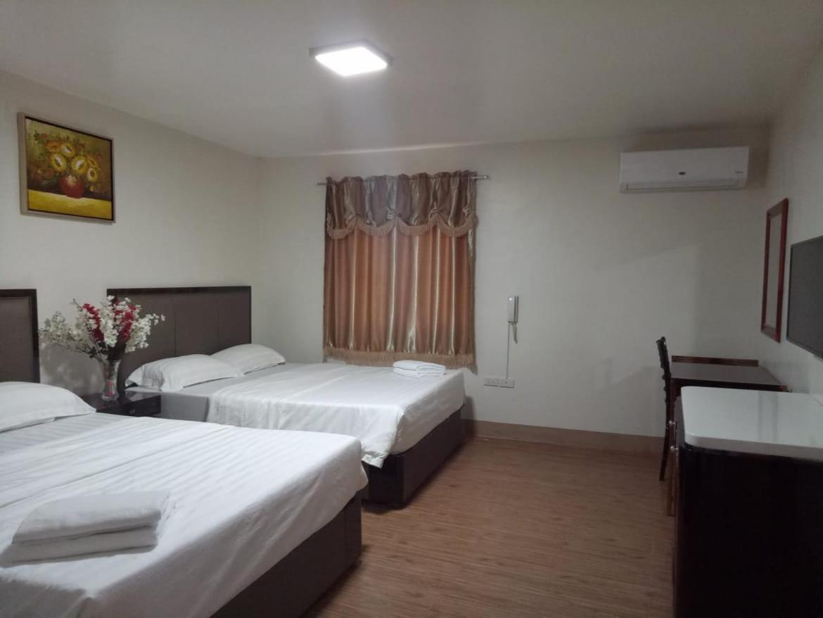 Meaco Royal Hotel - Batangas City Bagian luar foto